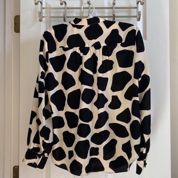 Ann Taylor size medium petite long sleeve black & cream top with covered buttons - Picture 3 of 13